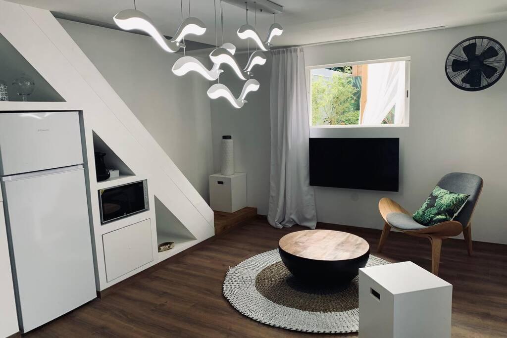 La Caze Amoremieve Pour Un Sejour Cozy A St Pierre Saint Pierre Exterior photo